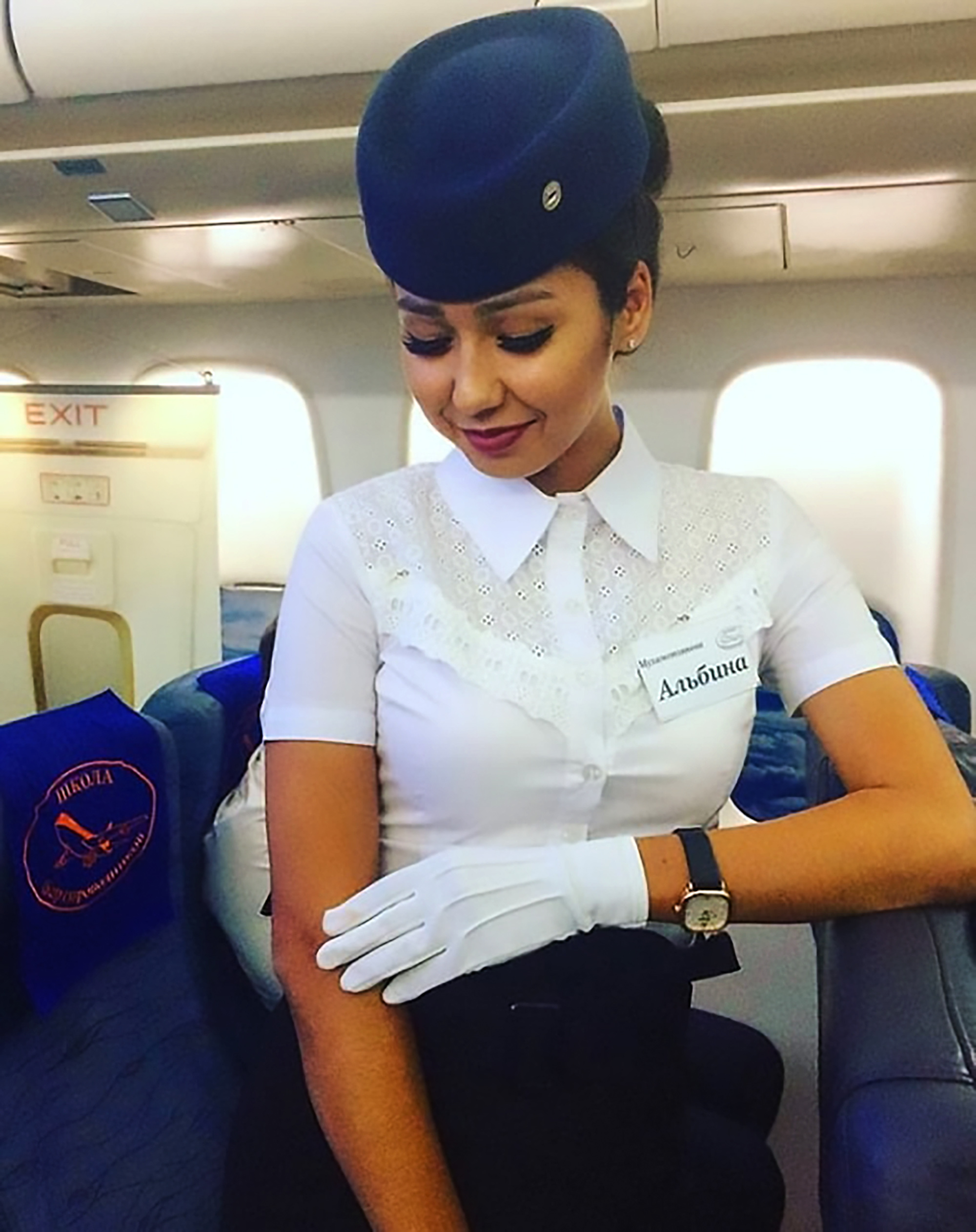 Украинская стюардесса Melody Mae трахается с негром 
