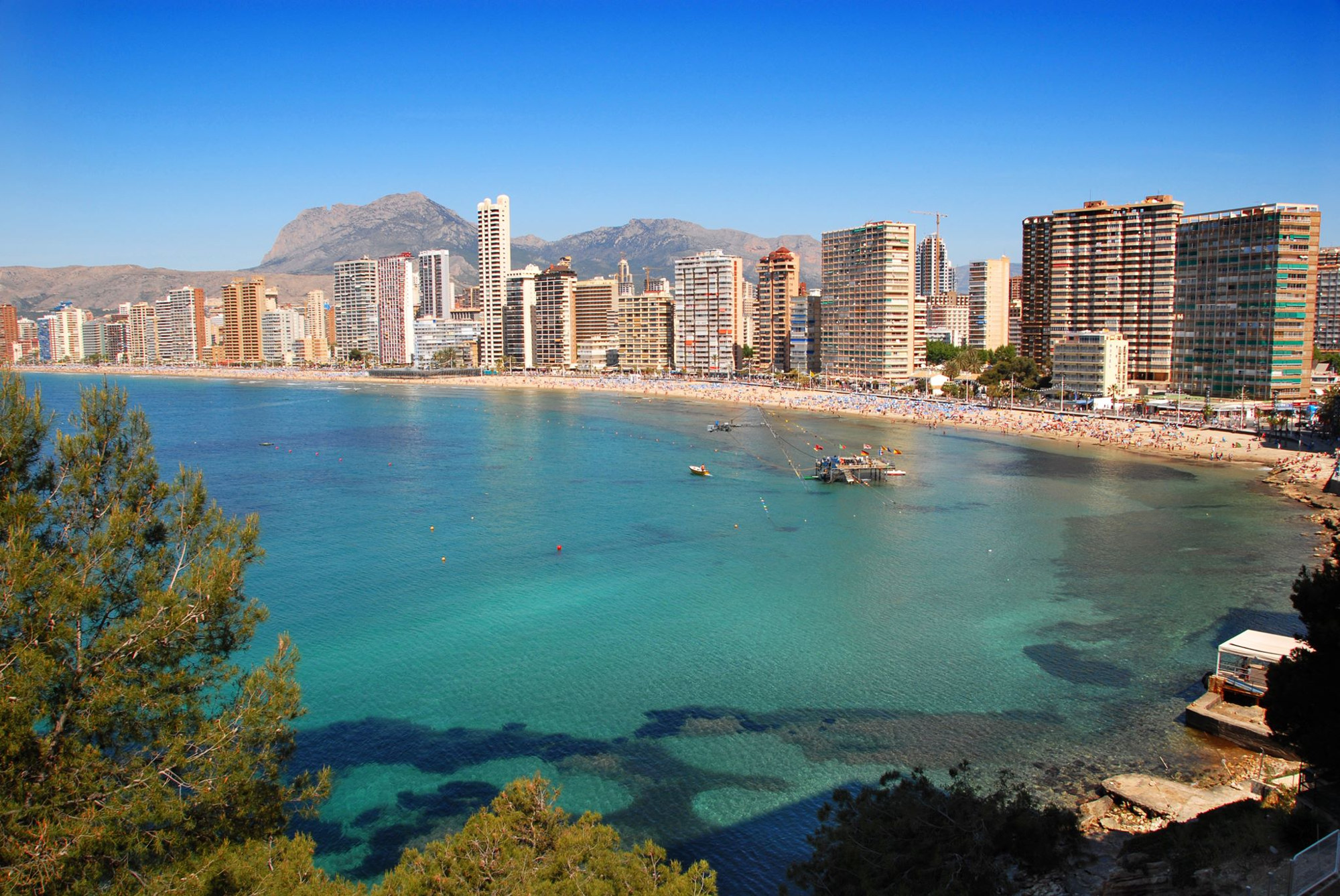 Read more about the article Spanish Hotels Stop Minibars After Brits Pee In Bottles