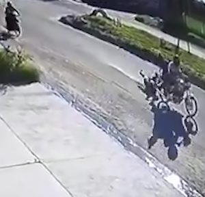 Read more about the article Woman Dragged Behind Thieves Motorbike By Bag Straps