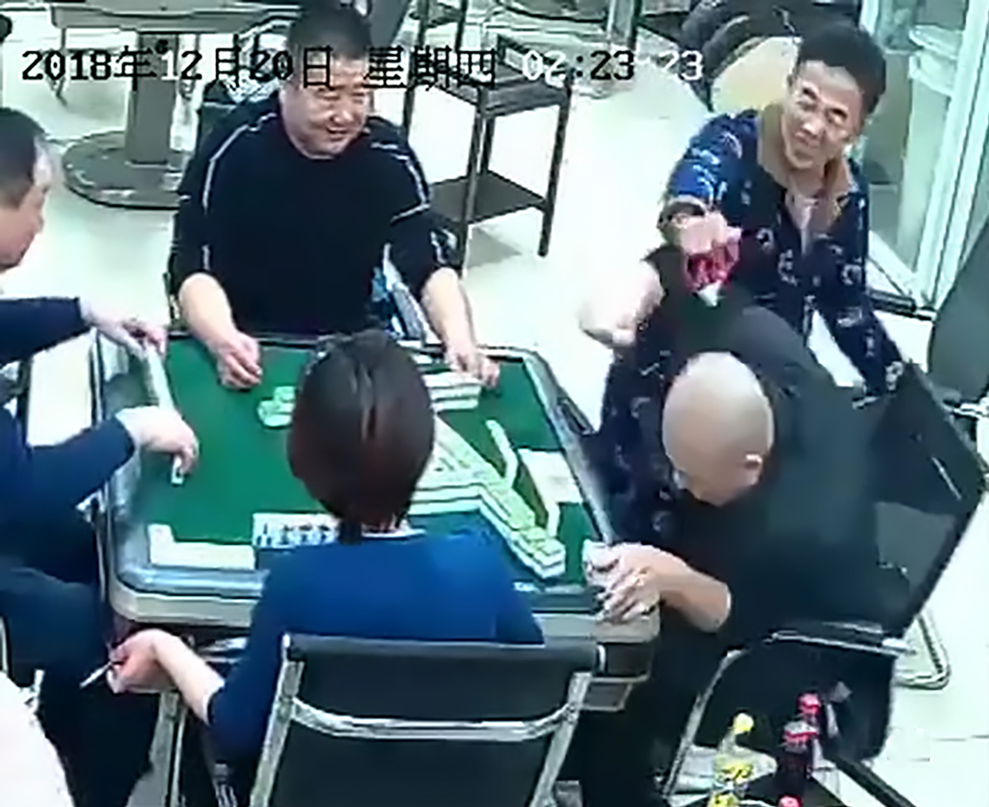 Read more about the article Drunk Man Stabs Gambler In Neck With Scissors