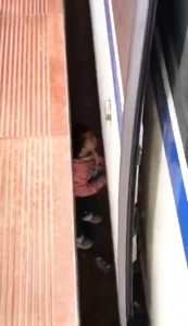 Read more about the article Girl Falls Between Platform And Train As Dad Uses Phone