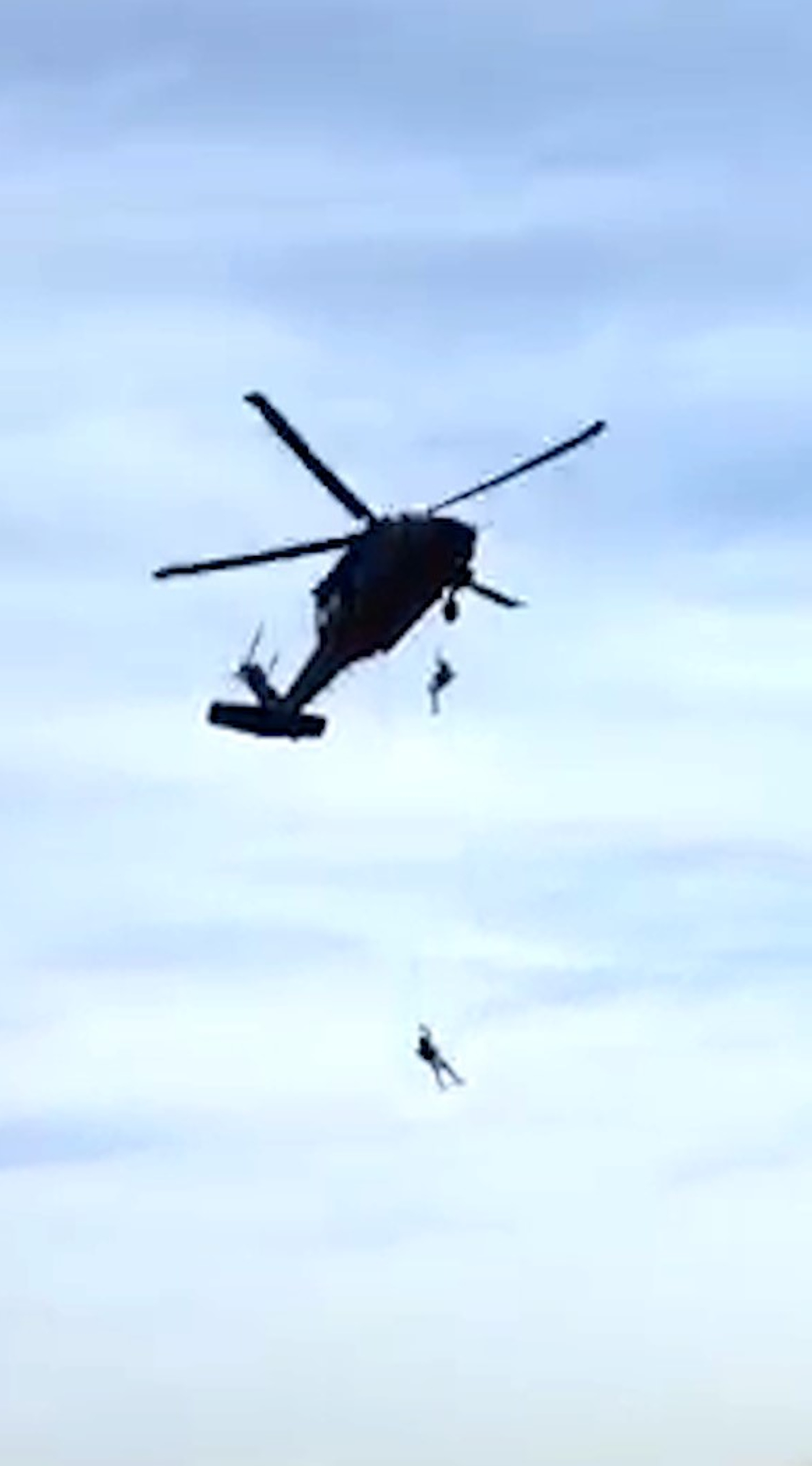 Read more about the article Abseiling Commando Falls From Helicopter In Exercise