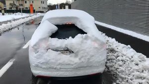 Read more about the article Cops Stop Snow-Covered Car To Hand Driver 8 Fines