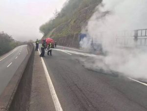 Read more about the article Lorry Trailer Bursts Into Flames On Motorway