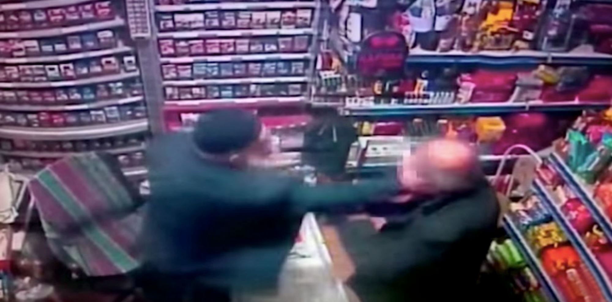 Read more about the article 77yo Shop Owner Slaps Conman Who Tried To Trick Him