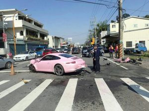 Read more about the article Woman Crashes 150K-GBP Pink Porsche Into Toyota