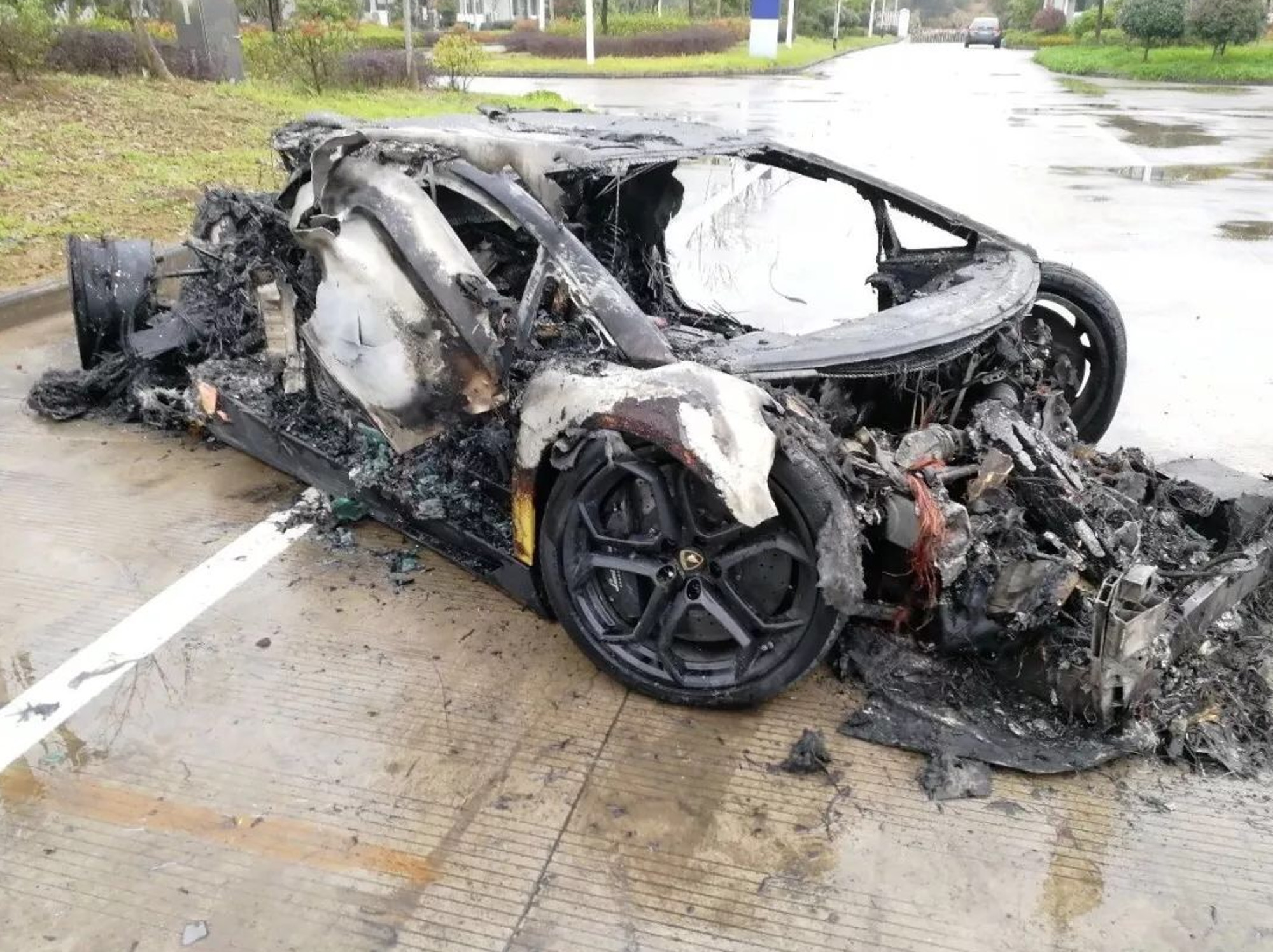 Read more about the article 685K-GBP Lambo Borrowed From Friend Goes Up In Flames