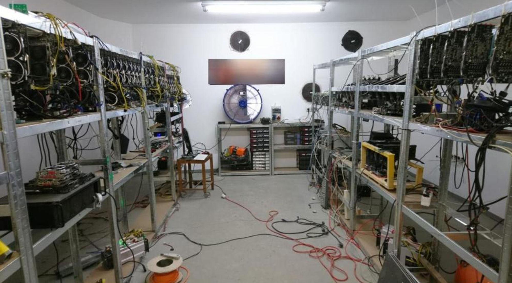 Read more about the article Bitcoin Miners Steal 200,000 GBP Of Electricity