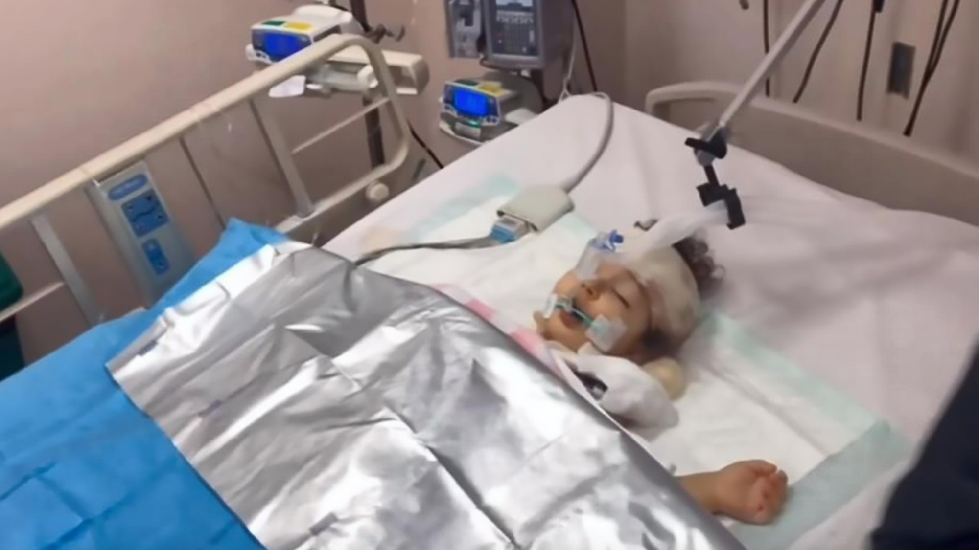 Read more about the article Miracle Toddler Survives 10th-Floor Fall Landing On Car