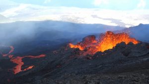 Read more about the article Unique Volcano Eruption Clip Shows Mile-Long Lava Flow