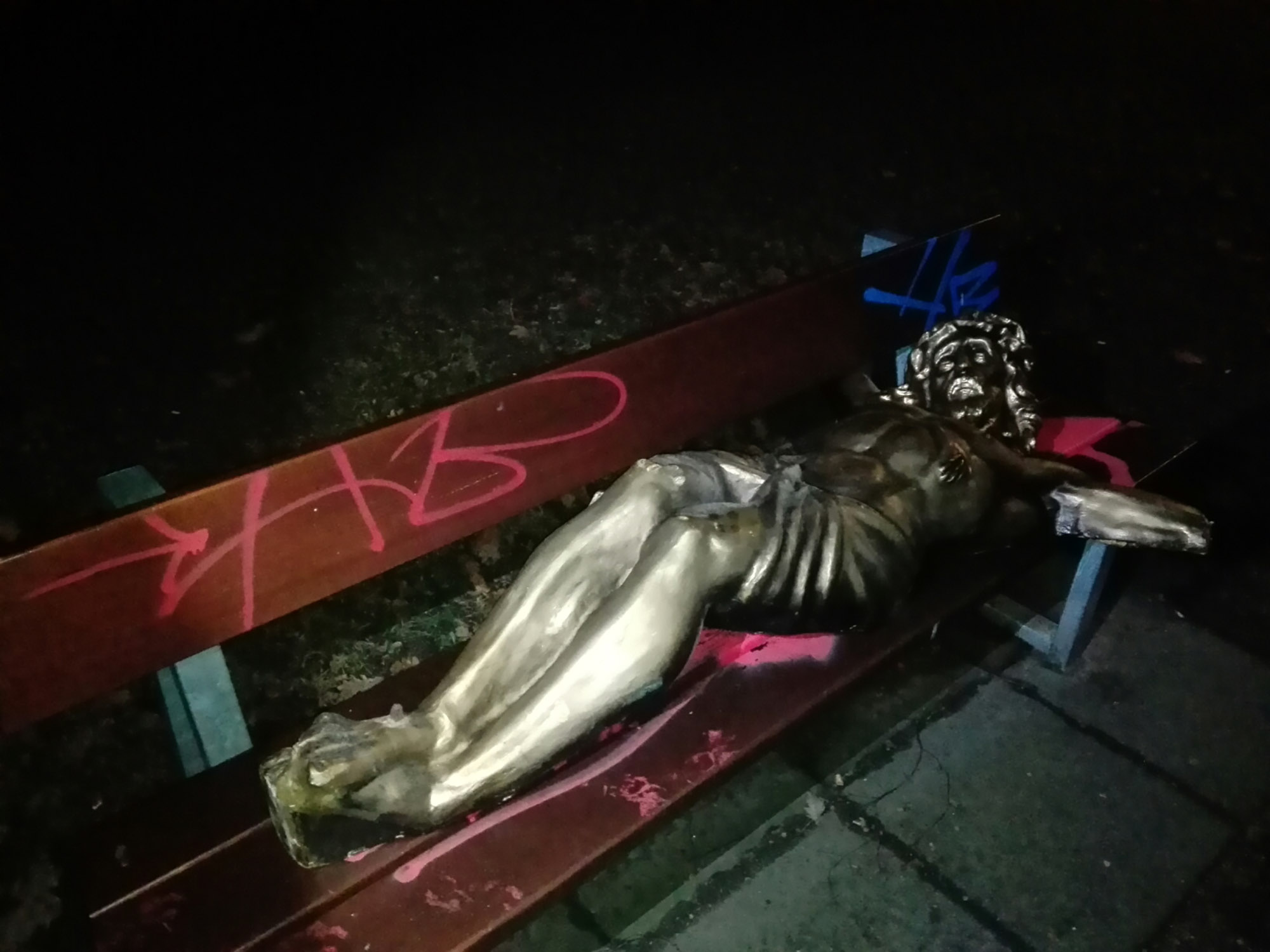 Read more about the article Golden Jesus Found Lying On His Back On Park Bench