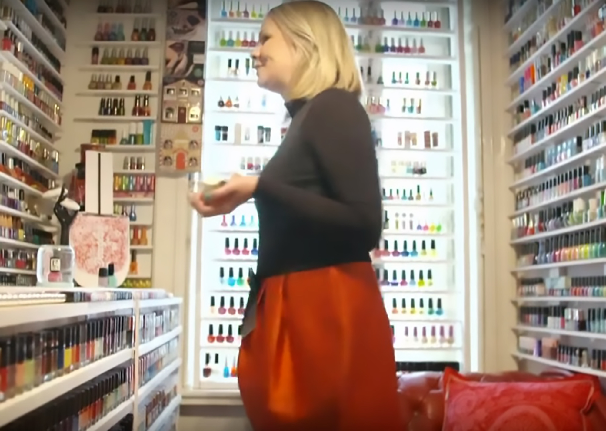 Read more about the article Woman Plans Museum For Record 11,000 Nail Polish Bottles