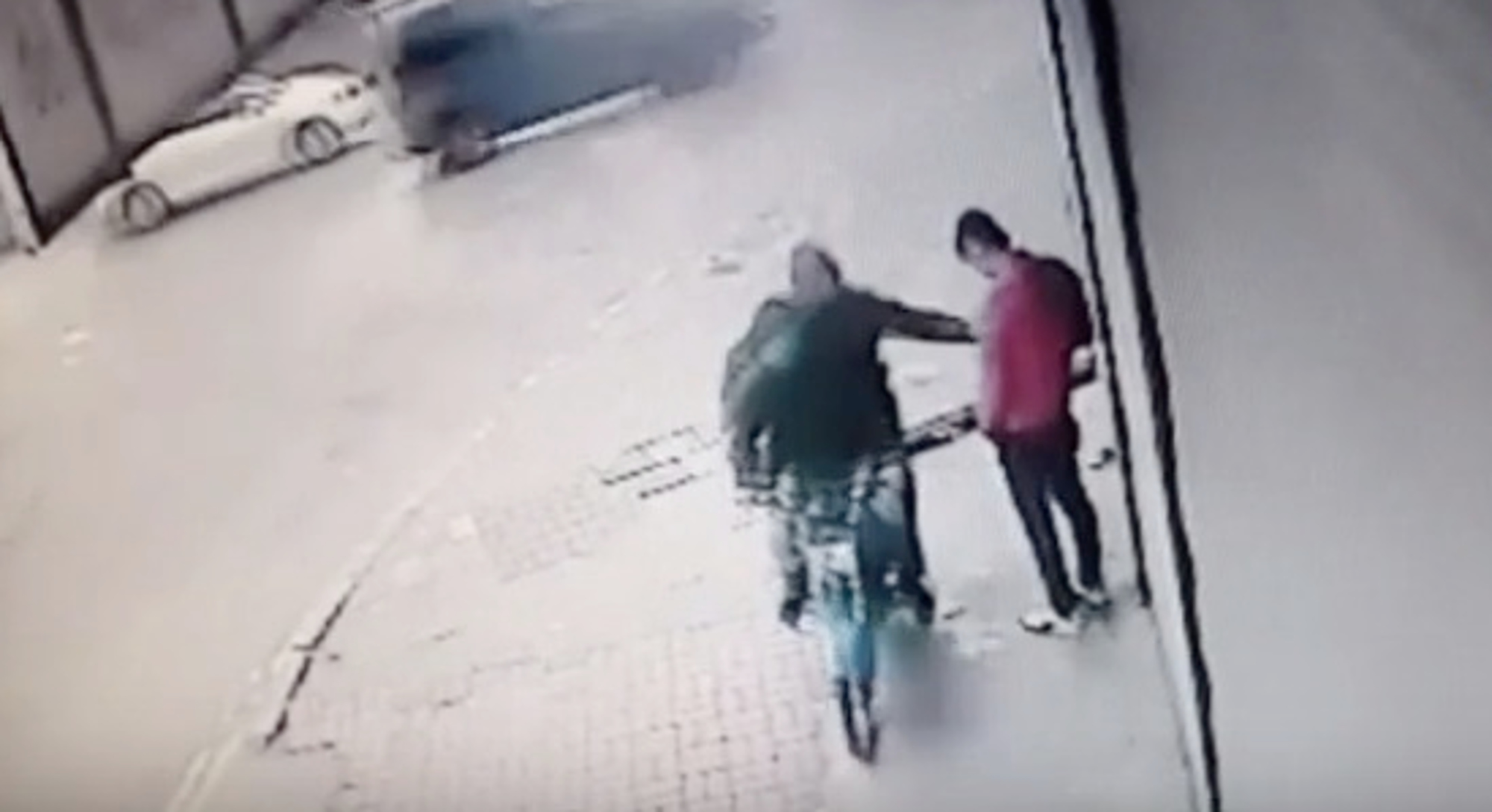 Read more about the article Biker Thieves Snatch Mans Phone As He Plays Game