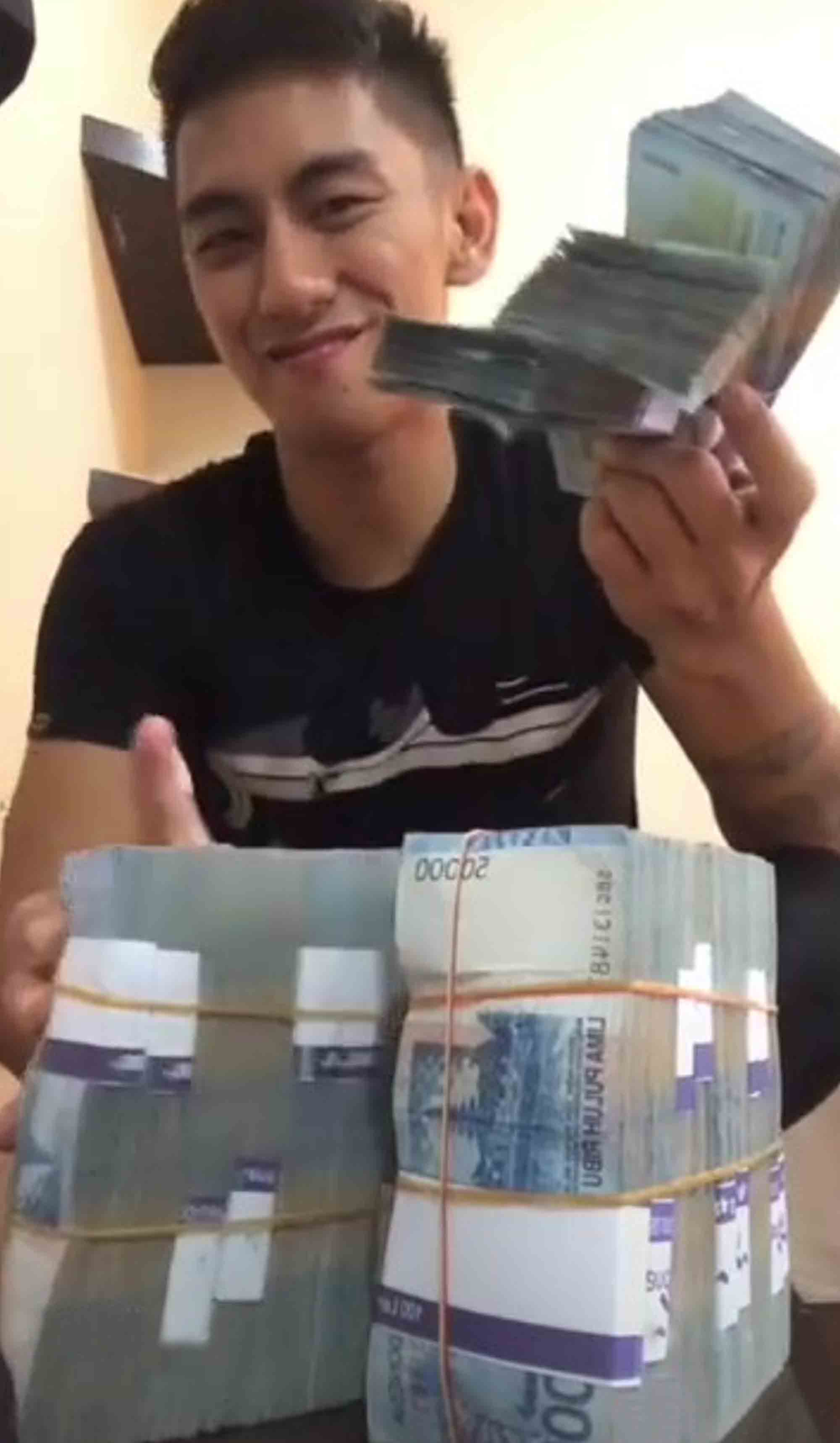 Read more about the article iPhone Thief Arrested After Posting Wads of Cash Online