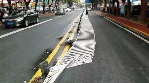 Read more about the article Bungling Pedestrian Breaks Row Of Traffic Dividers