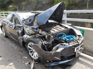 Read more about the article Tesla Driver Blames Computer For Crashing Model 3