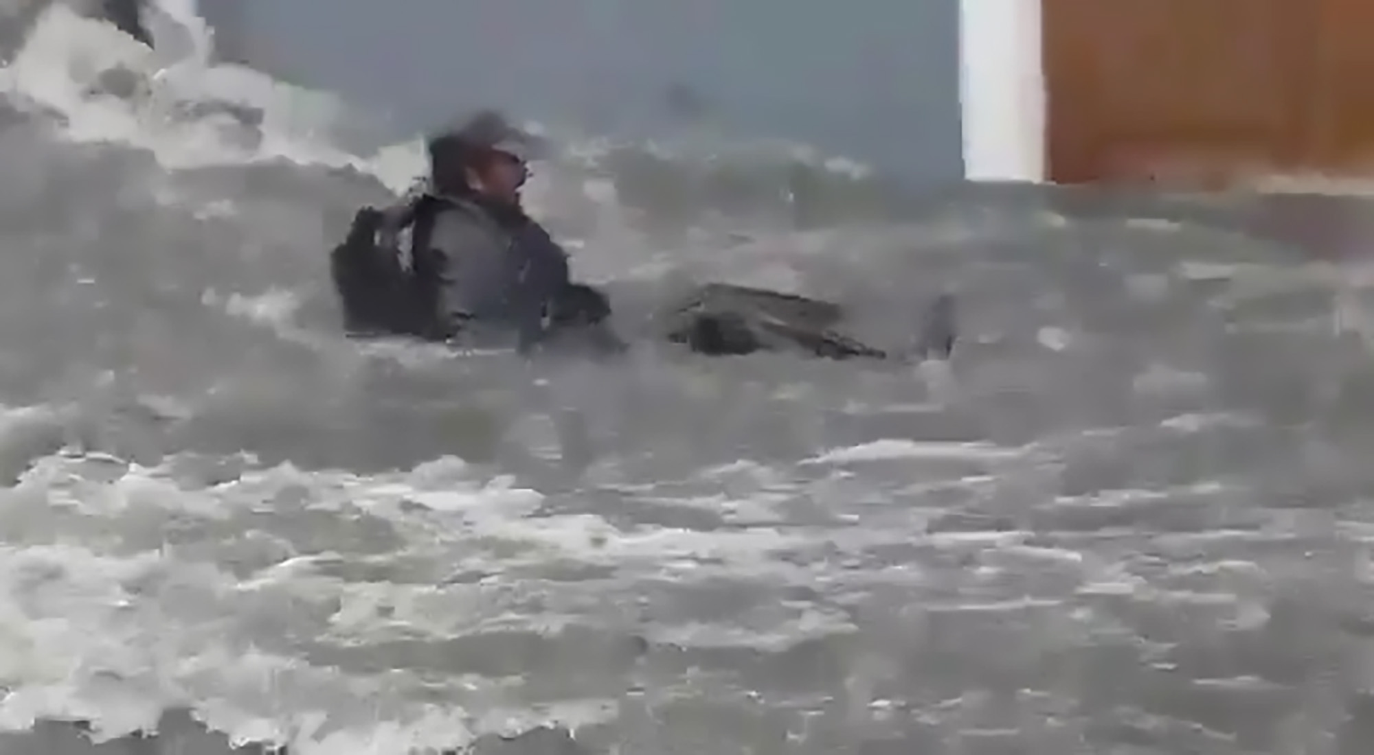 Read more about the article Brave Cop Helps Man Dragged Along Flooded City Street