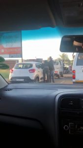 Read more about the article Thieves Beat Up Motorist In Traffic Jam And No One Helps