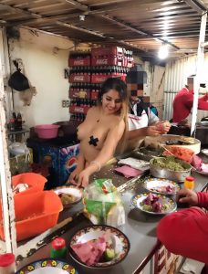 Read more about the article Busty Porn Star Serves Tacos To Goggle-Eyed Clients