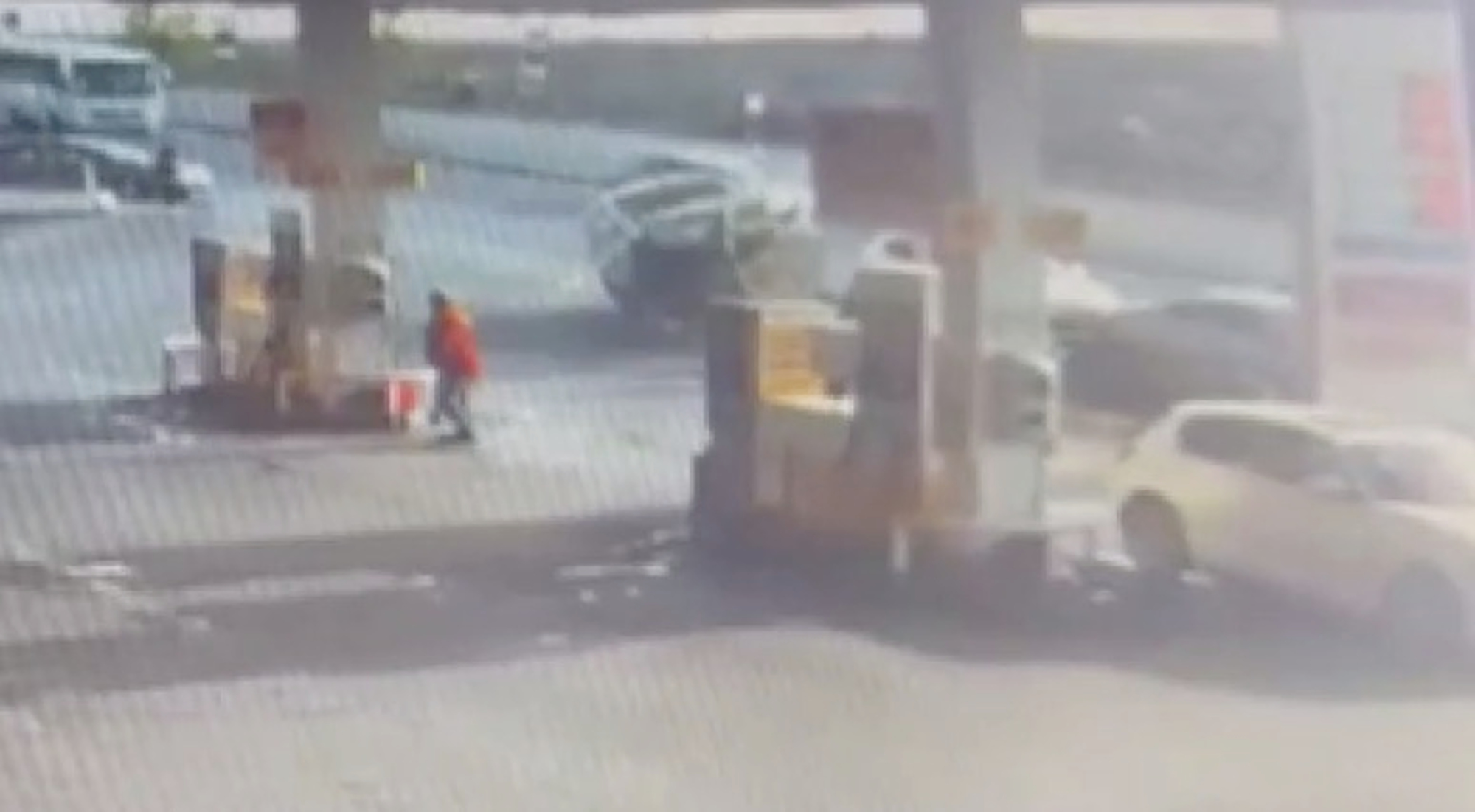 Read more about the article Van Overturns And Smashes Into Fuel Pump At High Speed