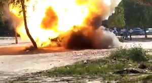 Read more about the article Huge Fireball As Burning Car Explodes