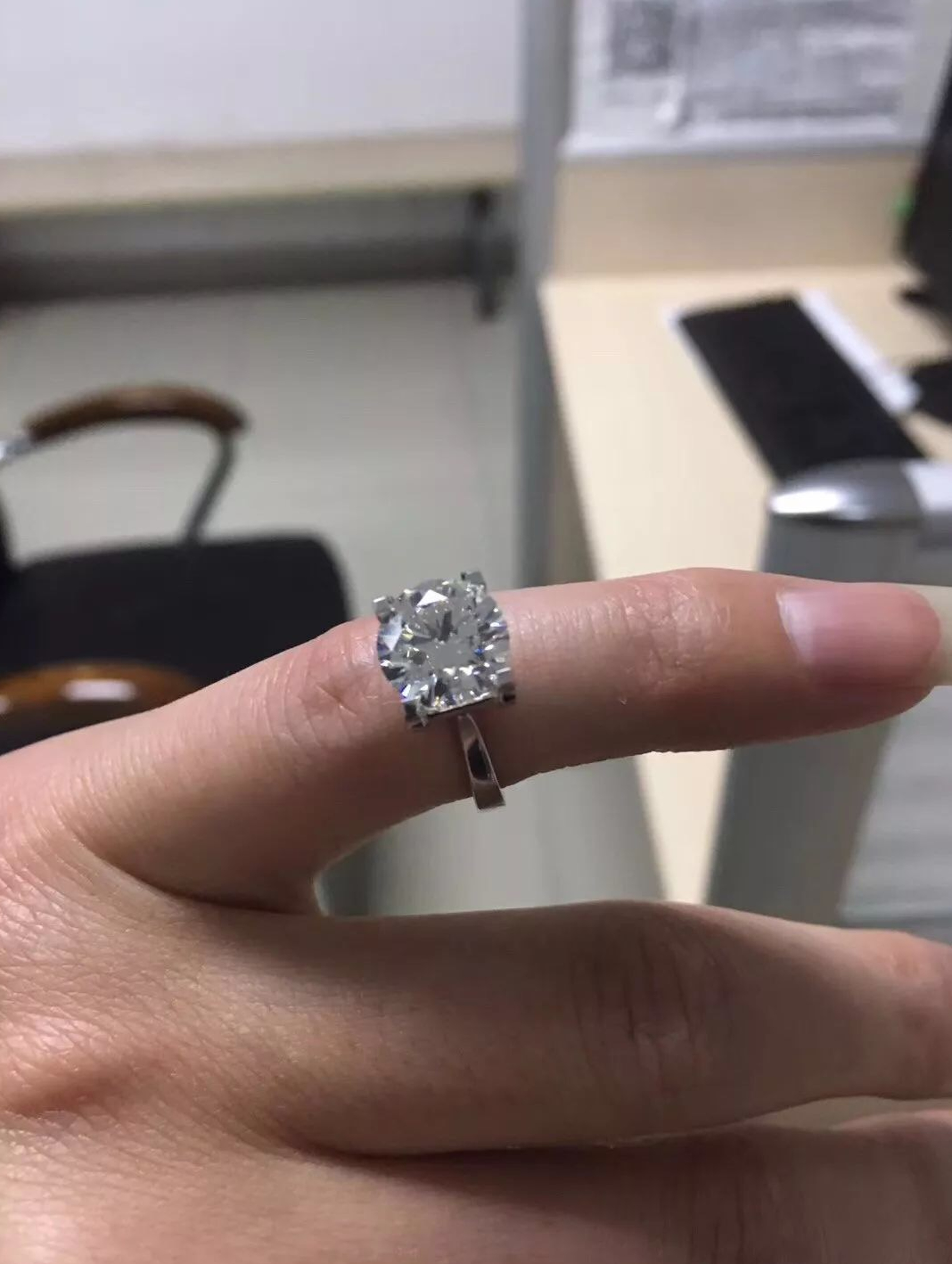 Read more about the article Woman Nicks 66kGBP Ring After Parents Cut Pocket Money