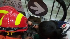 Read more about the article Tot Agony As Firemen Free Her Fingers From An Escalator