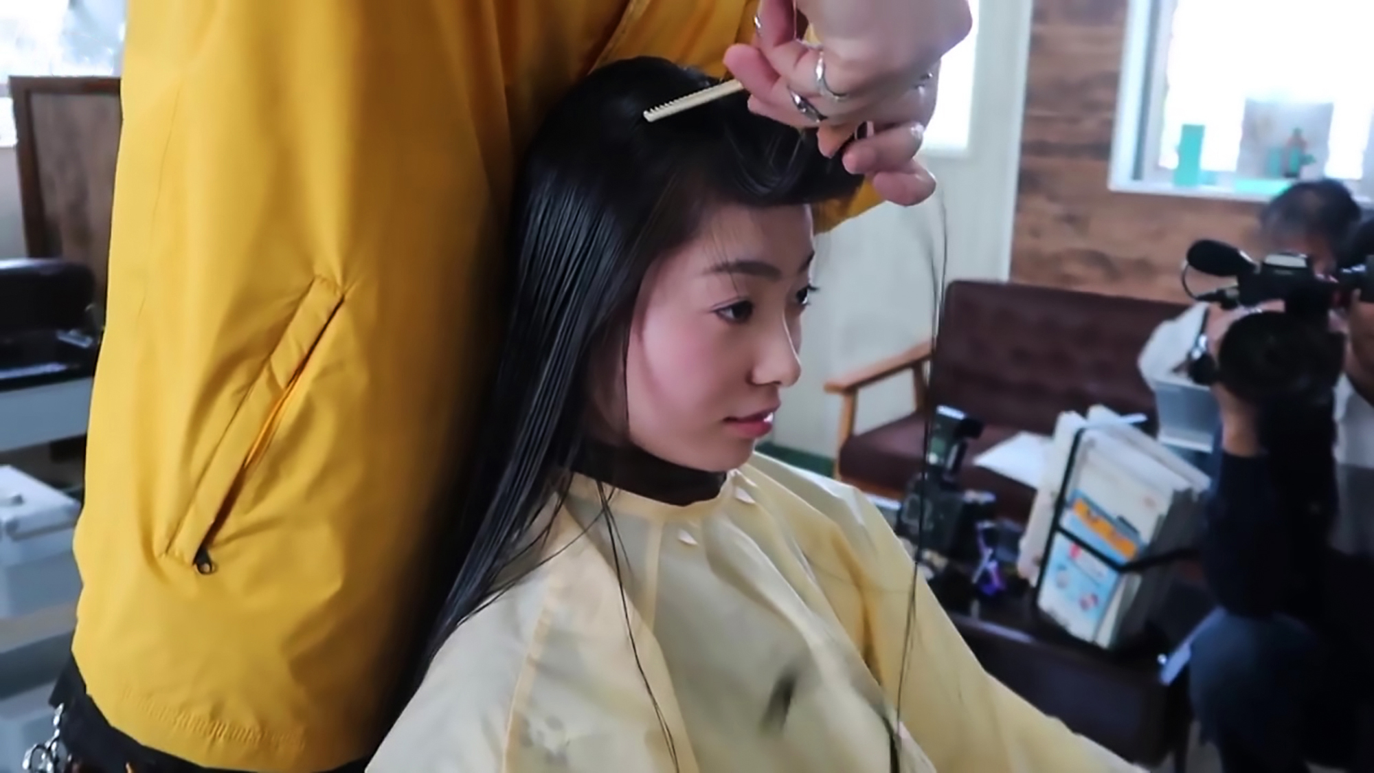 Izumi Haircut : Teen With Guinness Record For World Longest Hair Cuts ...