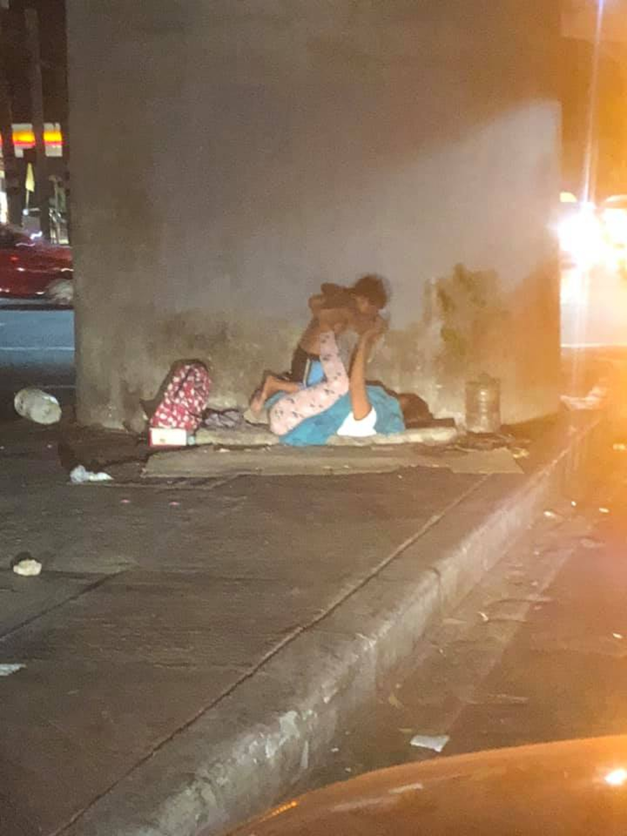 Read more about the article Homeless Mum Plays With Young Son As They Lie On Street
