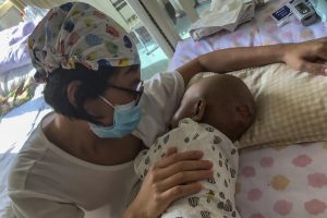 Read more about the article Cute Chinese Tots Skin Turns Black After Cancer Op