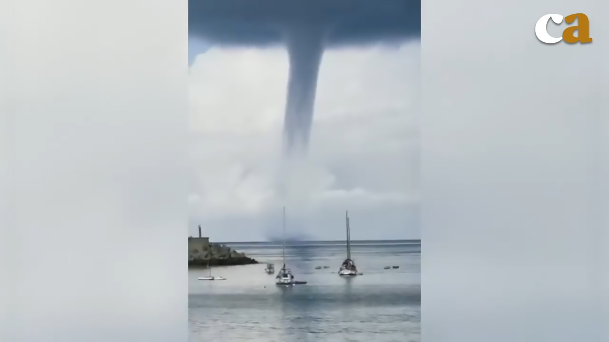 Read more about the article Huge Water Tornado Spins Towards Gran Canaria