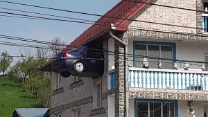 Read more about the article Patriotic Romanian Plants Dacia Car In Side Of House