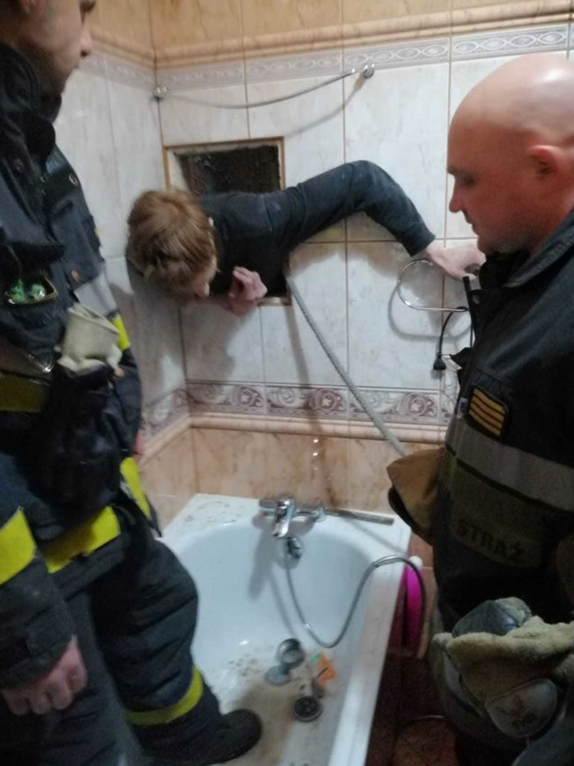 Read more about the article Die Hard Bungling Burglar Rescued From Ventilation Shaft
