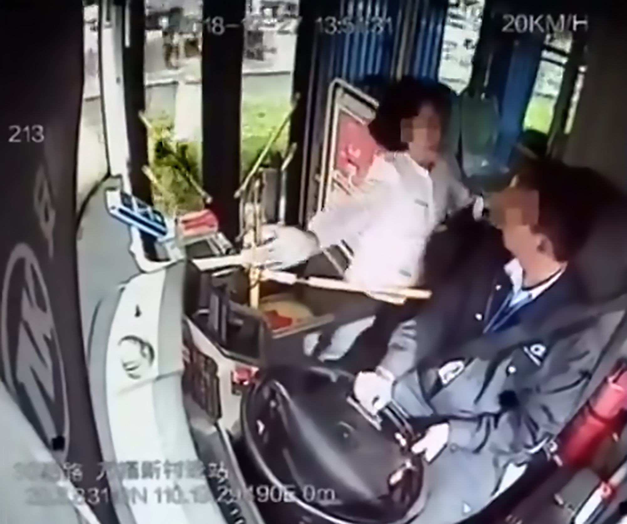 bus slaps child over mask