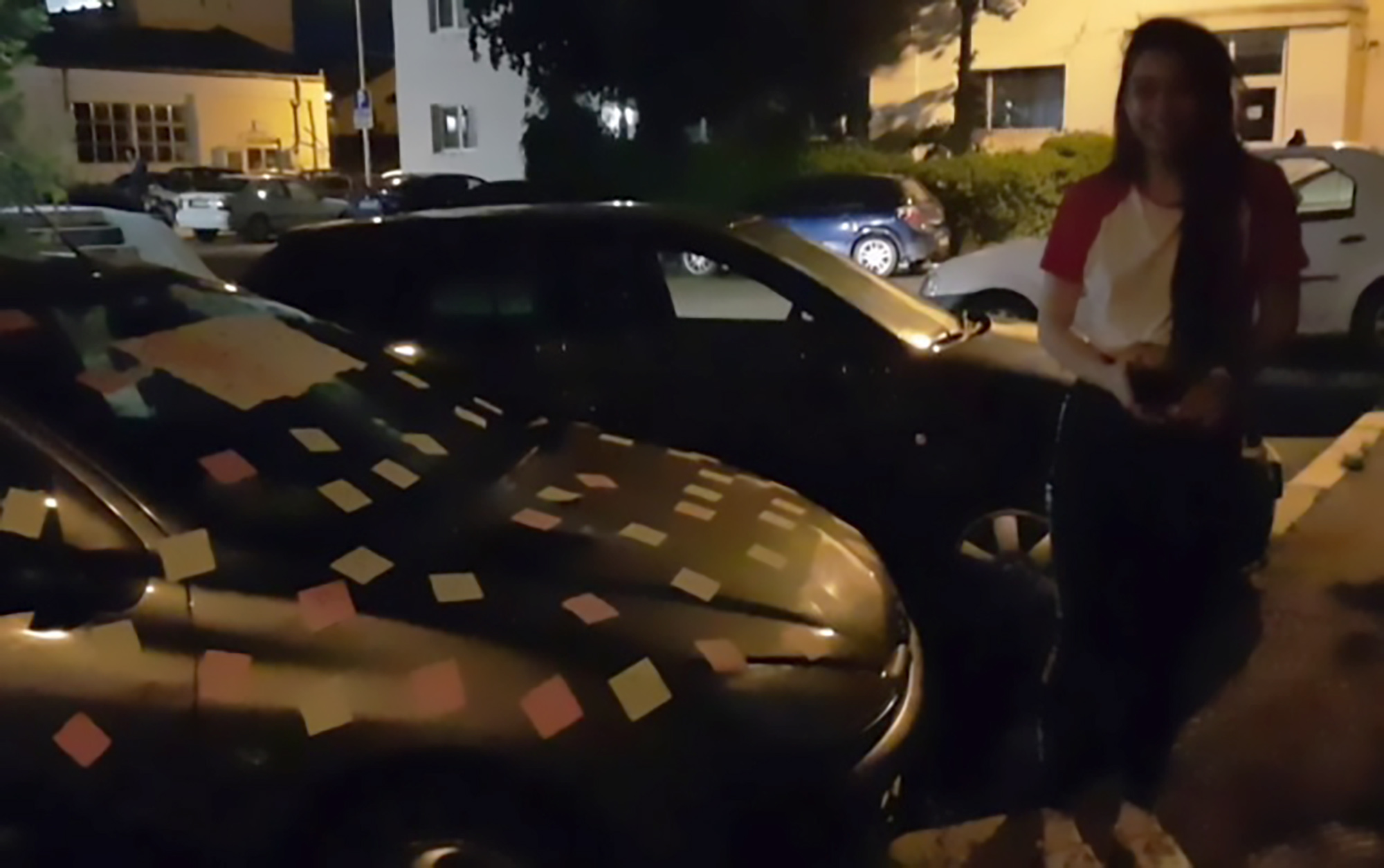 Read more about the article Jilted Lover Covers Ex-GFs Car In Angry Post-It Notes