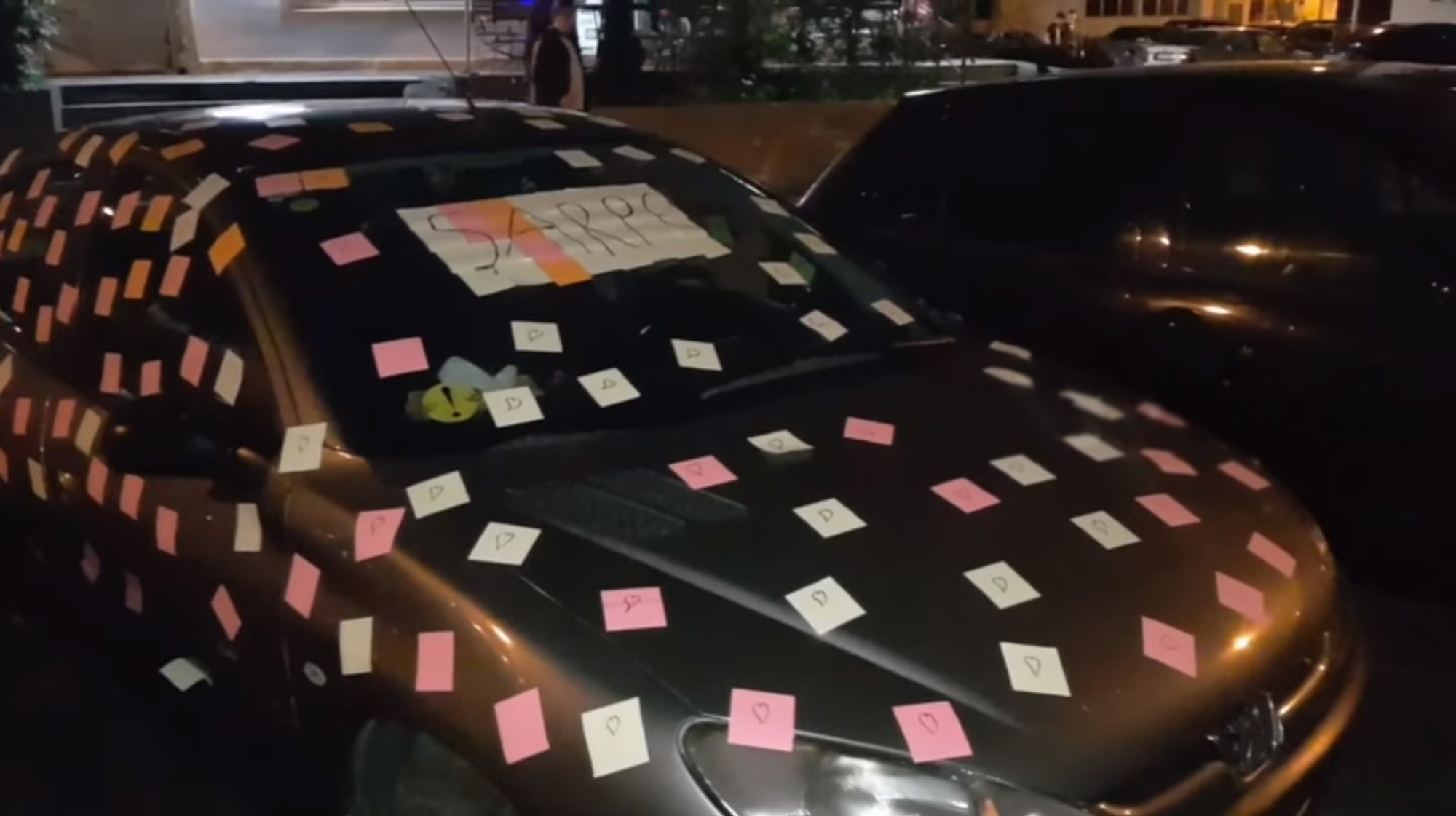 Jilted Lover Covers Ex Gfs Car In Angry Post It Notes Viraltab 