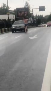 Read more about the article Naked Man Punches Cop After Stopping Cars In Underwear