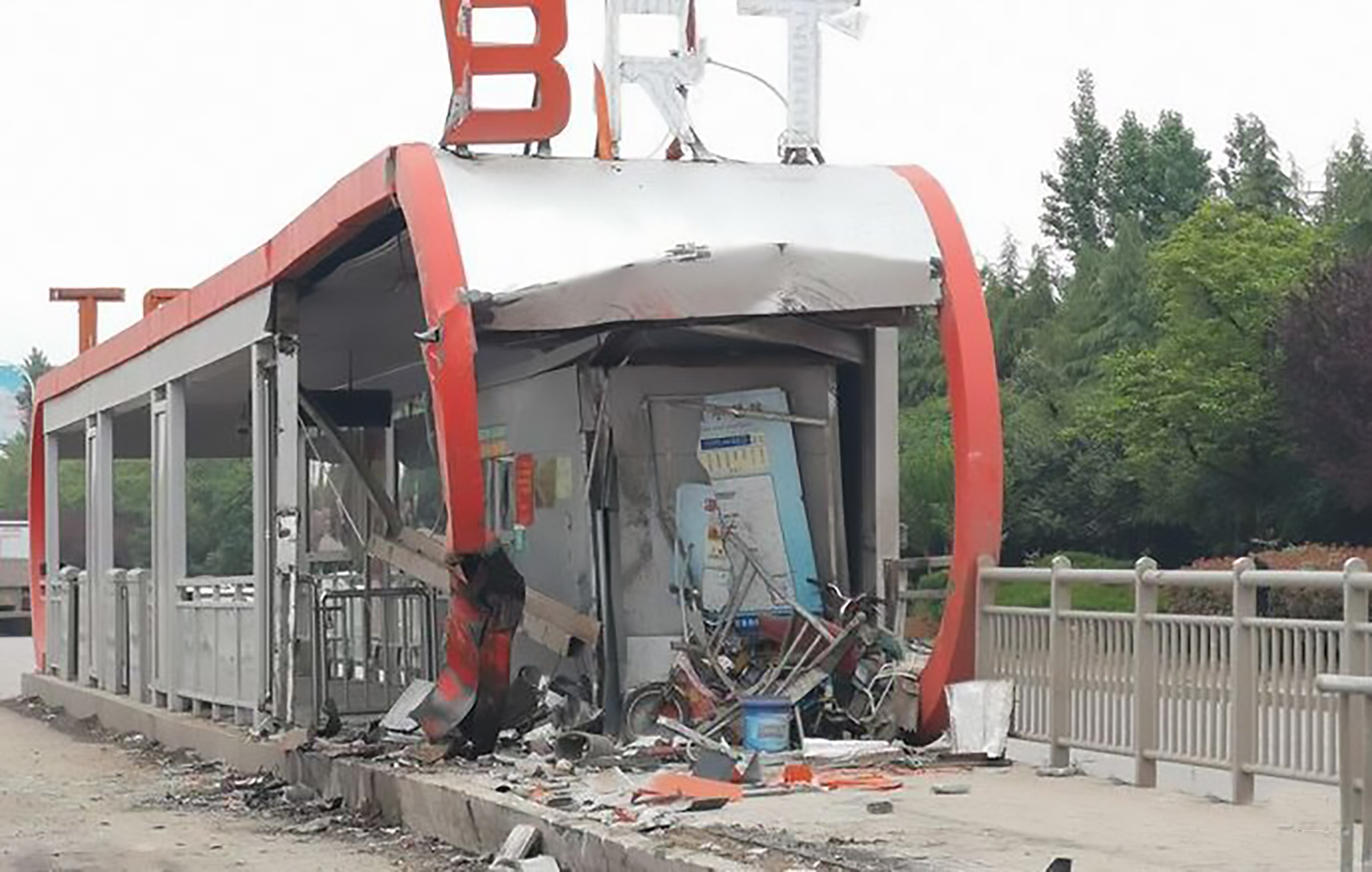 Read more about the article Staff Dodges Smelly End As Out-Of-Control Lorry Hits Loo