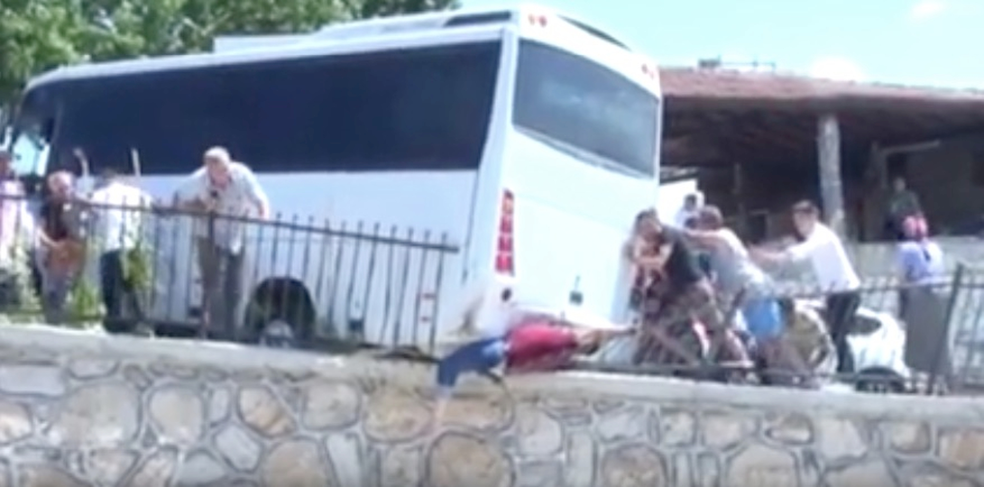 Read more about the article Turkey Tourist Squashed Between Bus And Railing