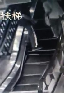 Read more about the article Shoppers Flee as Escalator Collapses Under Them
