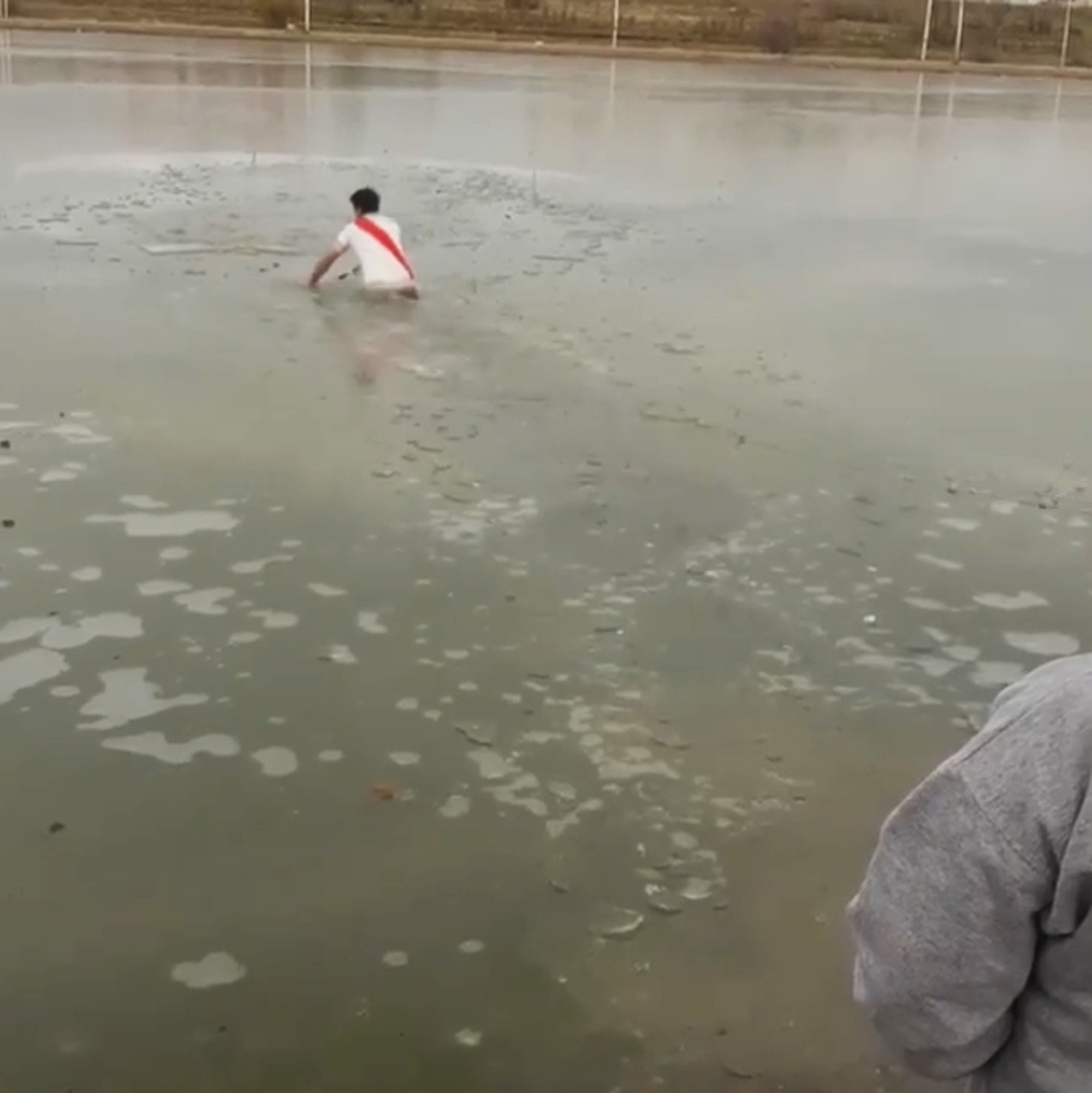 Read more about the article Viral: Man Breaks Ice On Frozen Lake To Rescue Blind Dog