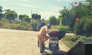 Read more about the article Cops Pull Over Biker Riding Completely Naked In Heat