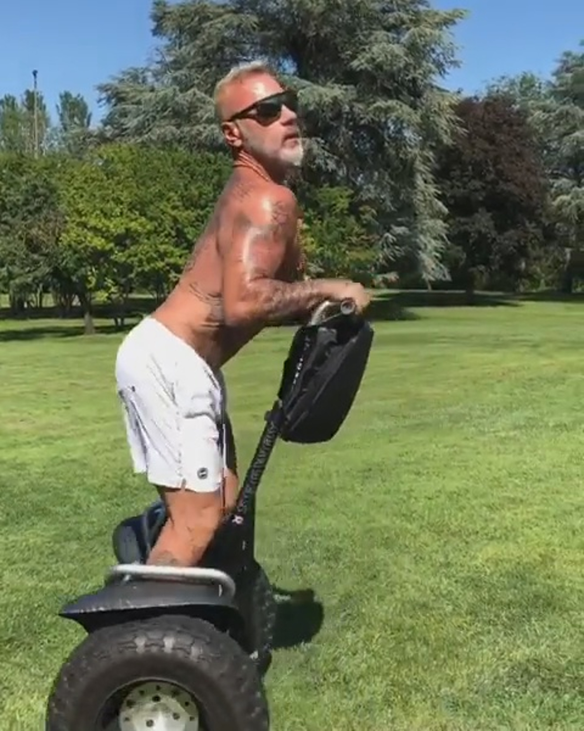 Read more about the article Millionaire Playboy Gianluca Vacchi Twerks On Hoverboard