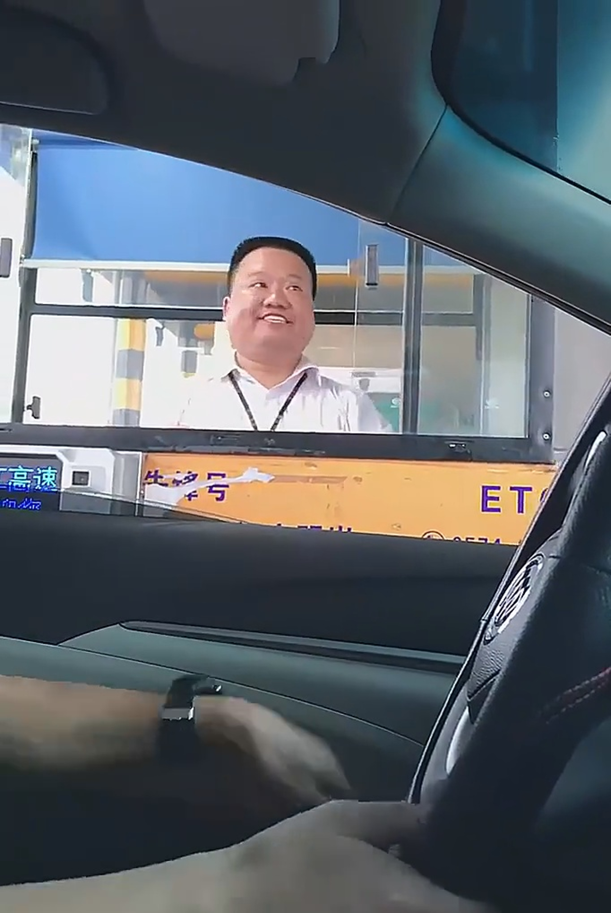 Read more about the article Internet Trolls Attack Smiling Motorway Tollbooth Man