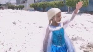 Read more about the article Girl Poses As Frozens Elsa After Mexico Freak Hailstorm