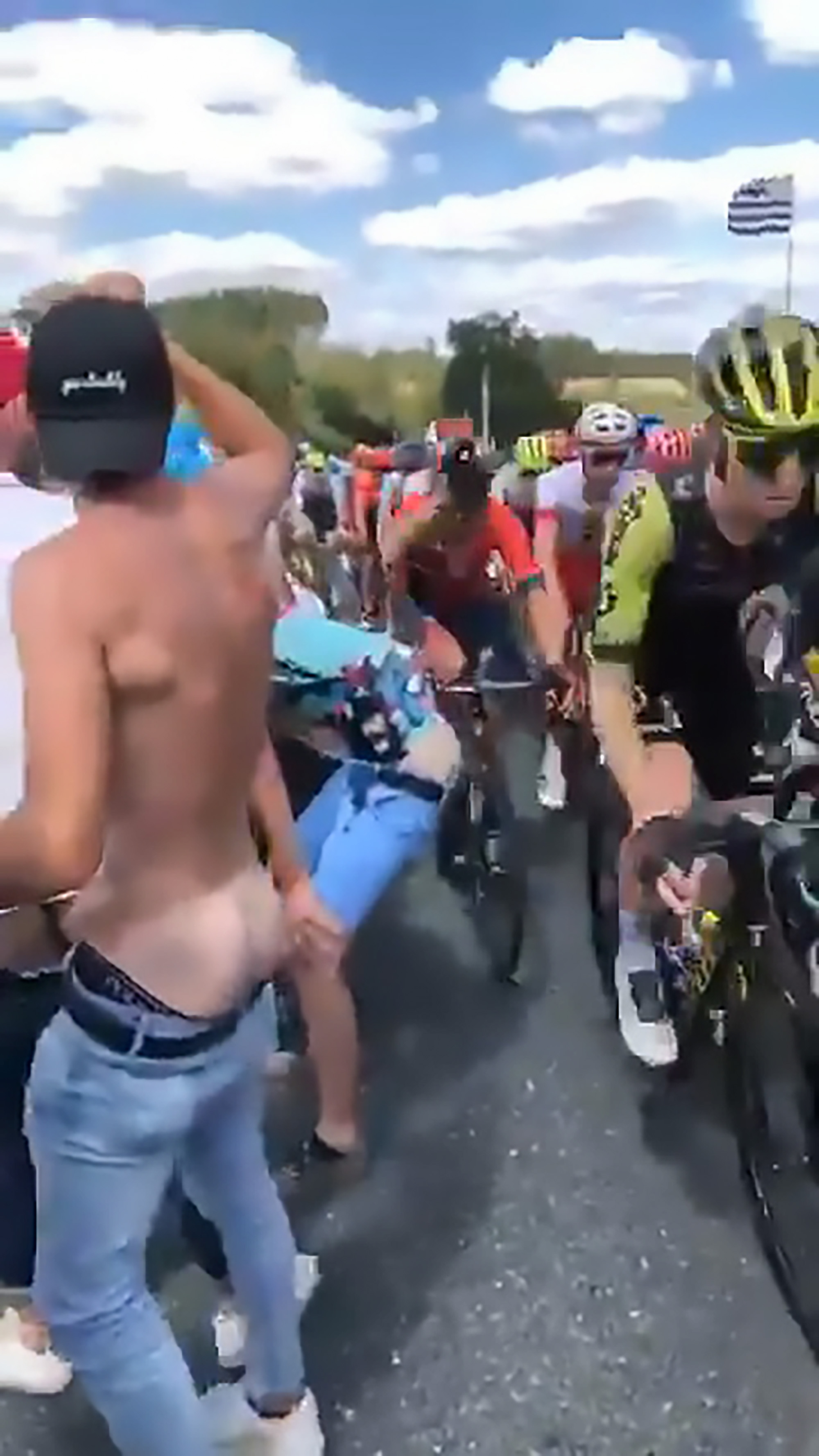 Read more about the article Tour De France Cyclist Spanks Fan Pulling A Mooney