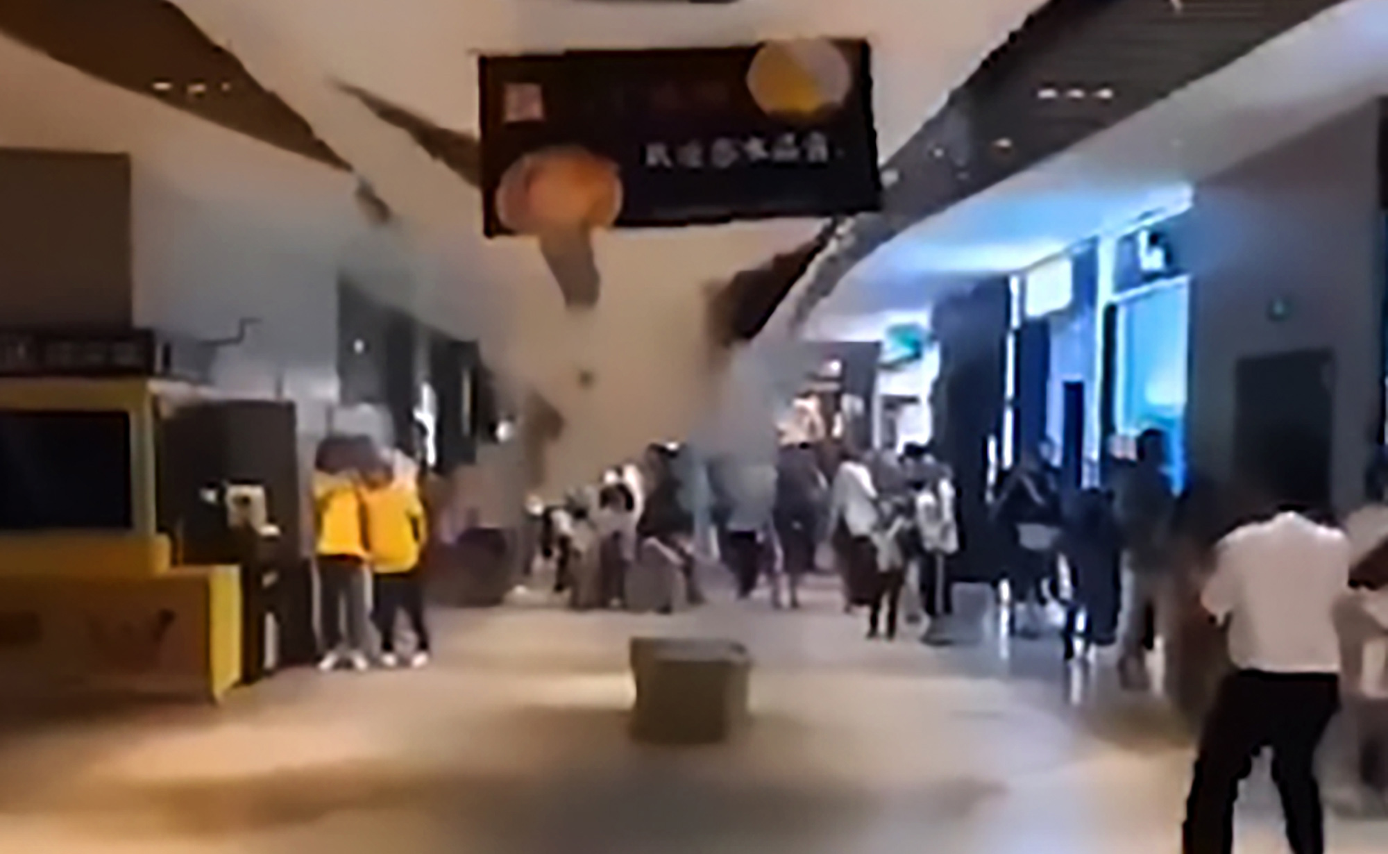 Read more about the article Screams As Packed Shopping Centre Ceiling Collapse