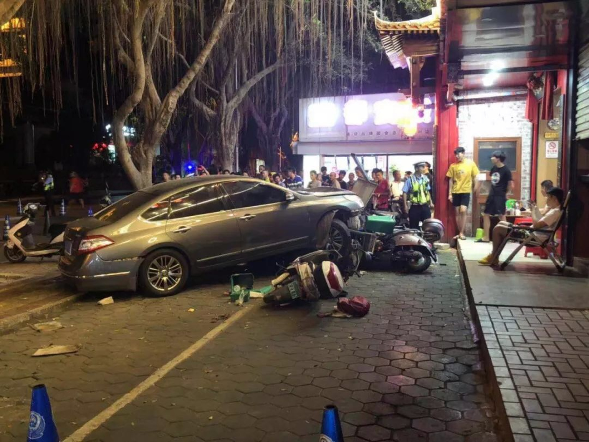 Read more about the article Hit-And-Run Drink-Driver Mows Down Crowd At Junction