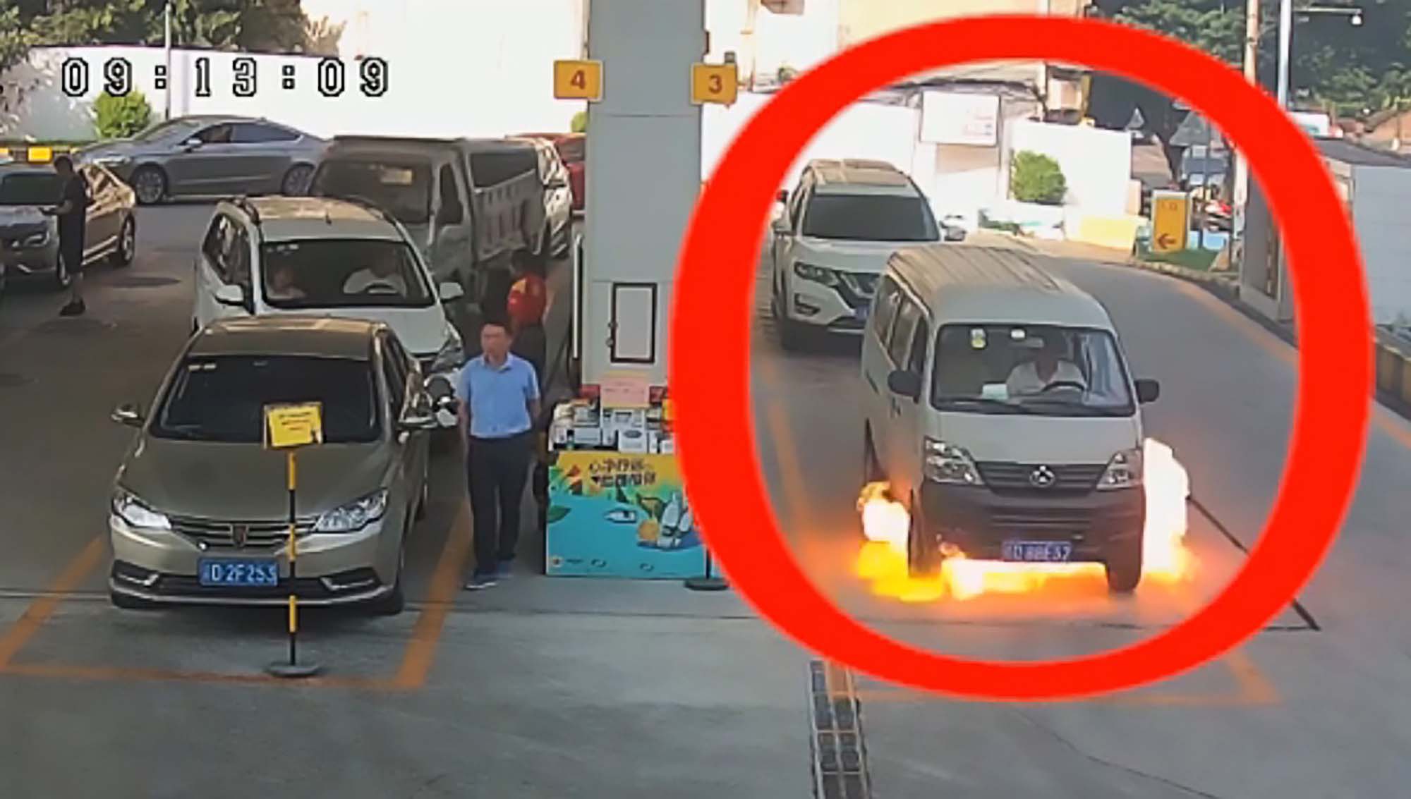 Read more about the article Quick Man Dives Out Window As Van Bursts Into Flames