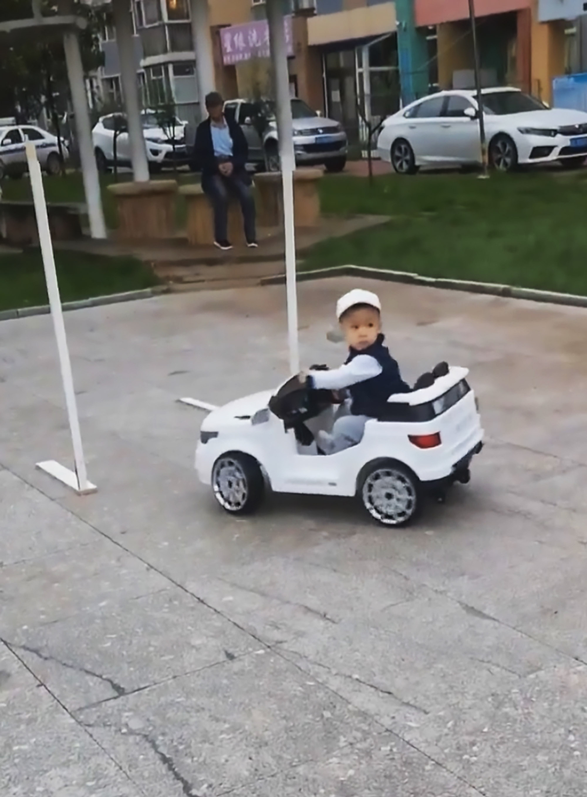 Read more about the article Adorable 4yo Goes Viral Doing Driving Test In Toy Car